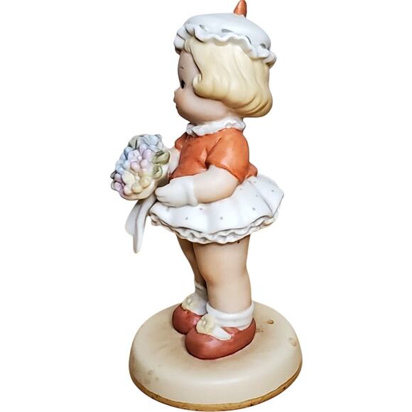 Memories of Yesterday I'm the Girl for You 1993 Membership Porcelain Figurine - Picture 3 of 8